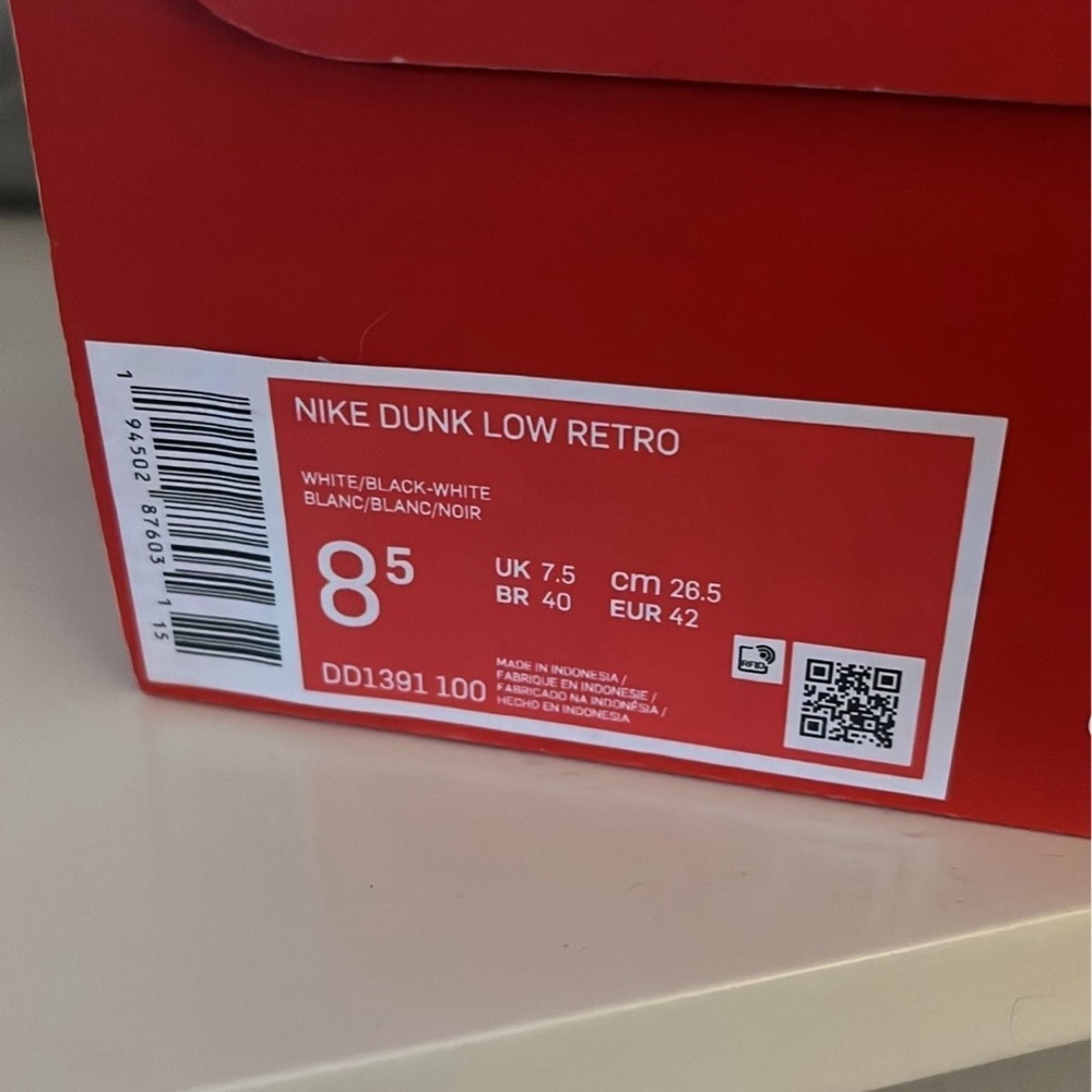 Men’s Nike Dunks blackk and white 8.5